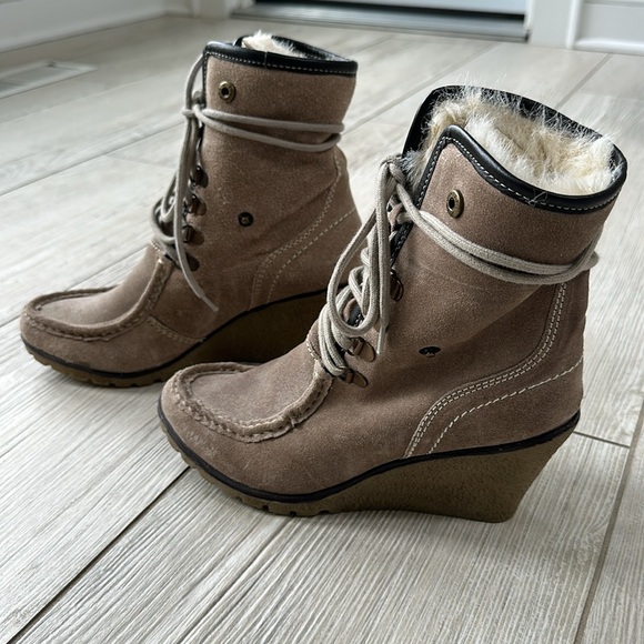 Sketchers Tan Suede ankle Boots - Picture 4 of 5